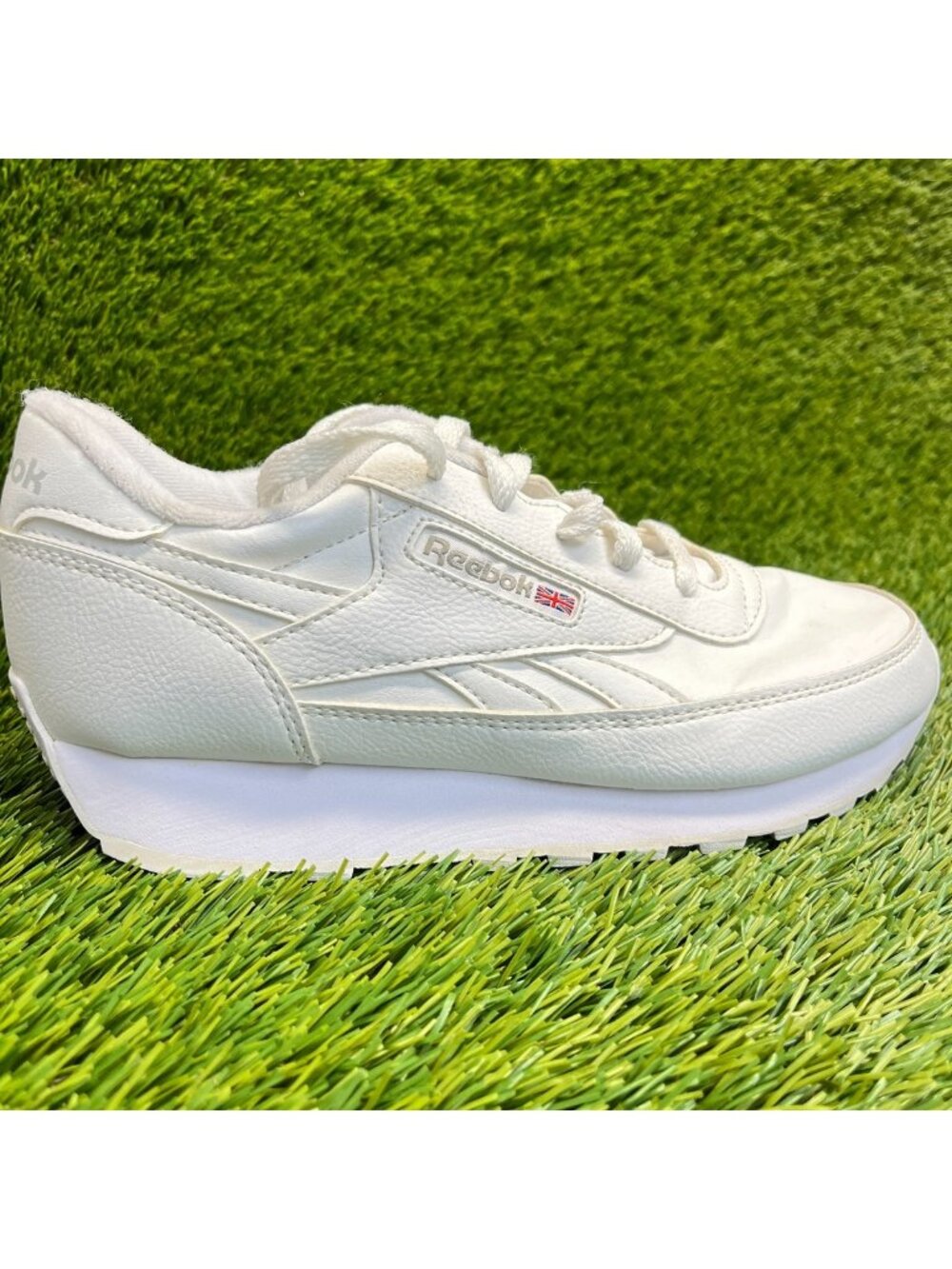 Reebok Classic Renaissance Womens Size 7 White Athletic Leather Shoes Sneakers
